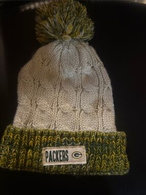 Green Bay Packers Knit Pom Beanie in Cream and Green